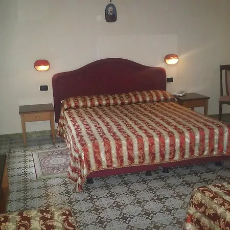 فندق Gaggiano 3*
